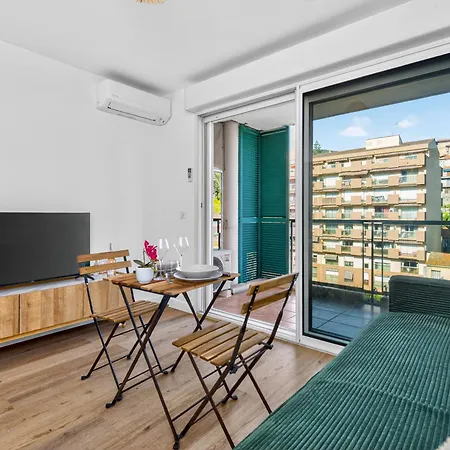 Διαμέρισμα Dans Le Centre De Avec Balcon Et Clim Μεντόν